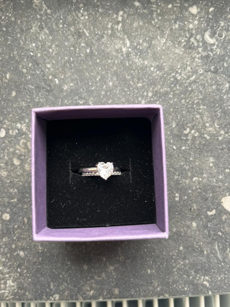 Lucardi ring, Ophalen, Zo goed als nieuw, Met edelsteen, Dame