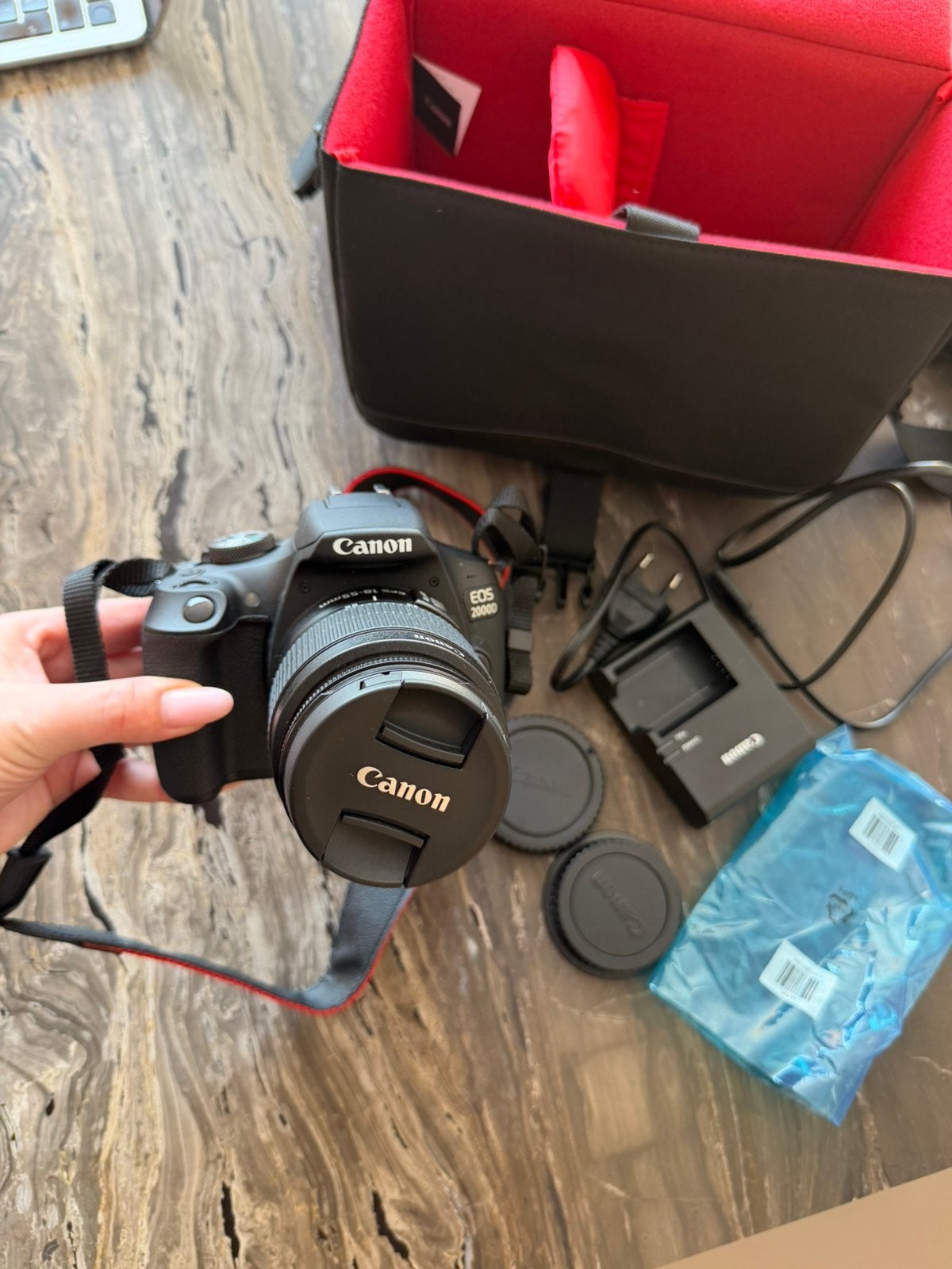 CANON EOS 2000D, TV, Hi-fi & Vidéo, Enlèvement, Comme neuf, Canon