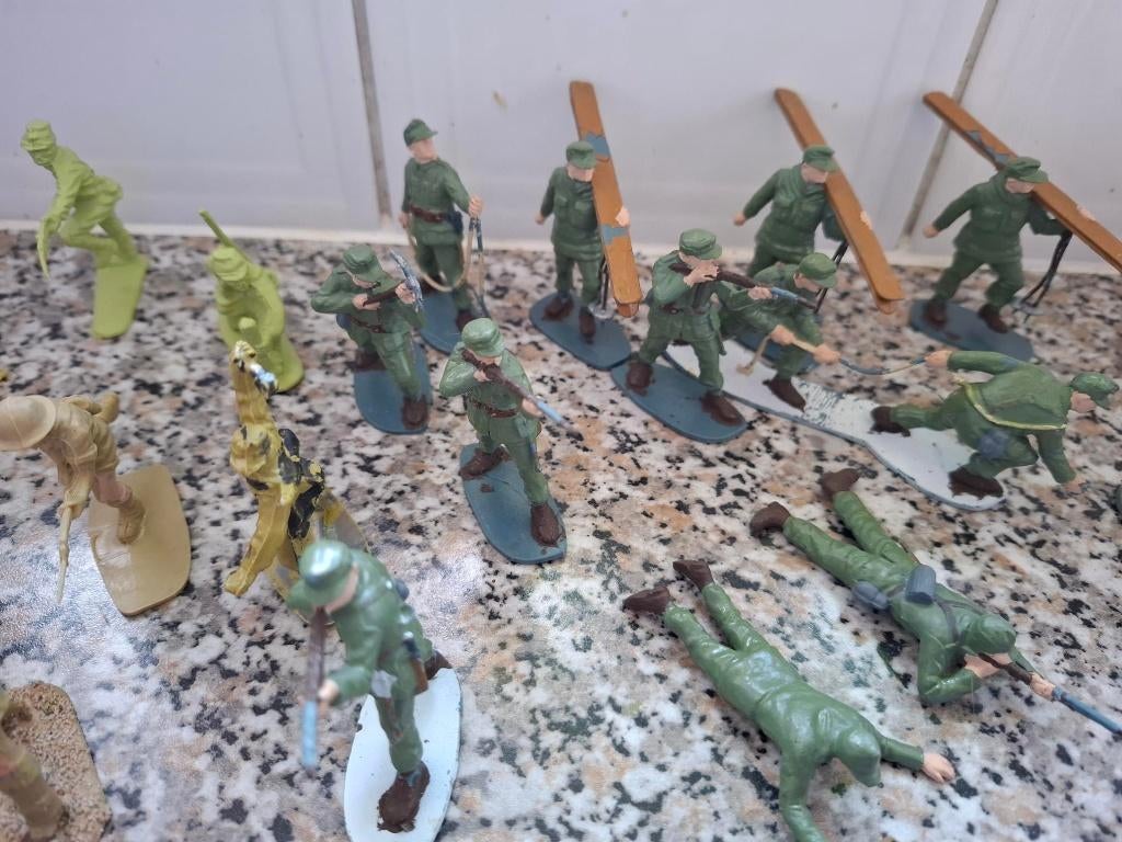 45 moderne soldaatjes diverse merken 54mm, Ophalen of Verzenden, Gebruikt