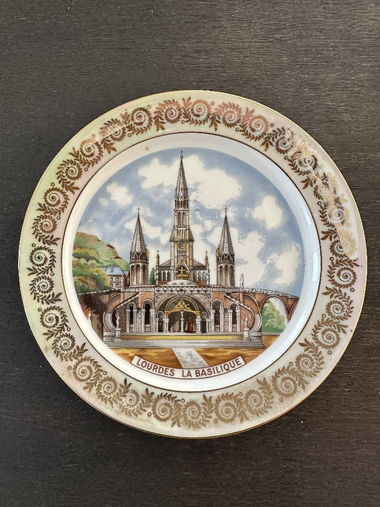 Vintage Limoges porseleinen sierbord van Lourdes, Antiquités & Art, Antiquités | Porcelaine, Enlèvement