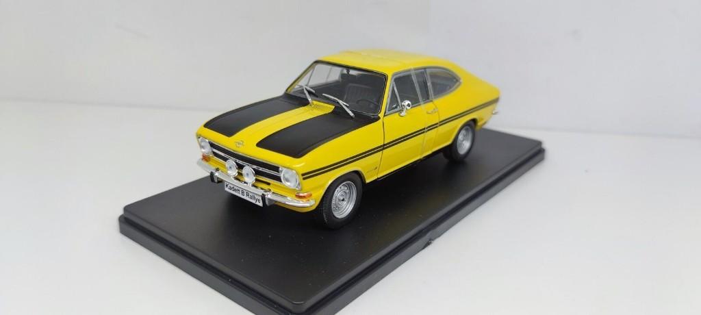 1:24 (ixo) Opel Kadett B Rallye 1970 geel (zonder doos), Enlèvement ou Envoi, Utilisé, Voiture, Autres marques
