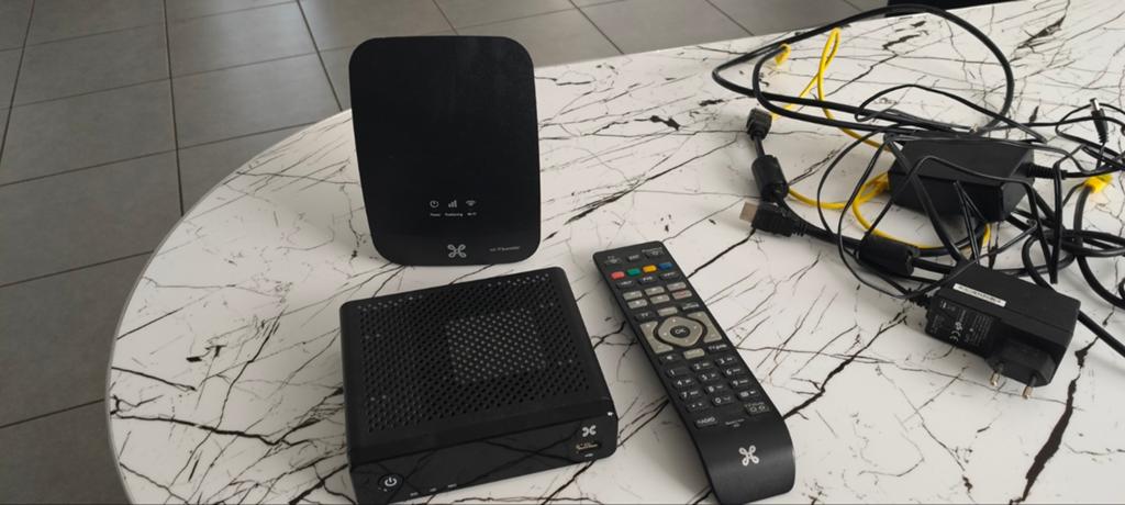 Kit complet décodeur V5 compact+ WiFi booster V2, Informatique & Logiciels, Pc & Câble réseau