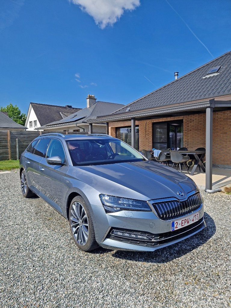 Skoda Superb iV Laurin & Klement (L&K) - Plug-in Hybrid, Auto's, Dealer onderhouden, 4 cilinders, Leder, 1395 cc