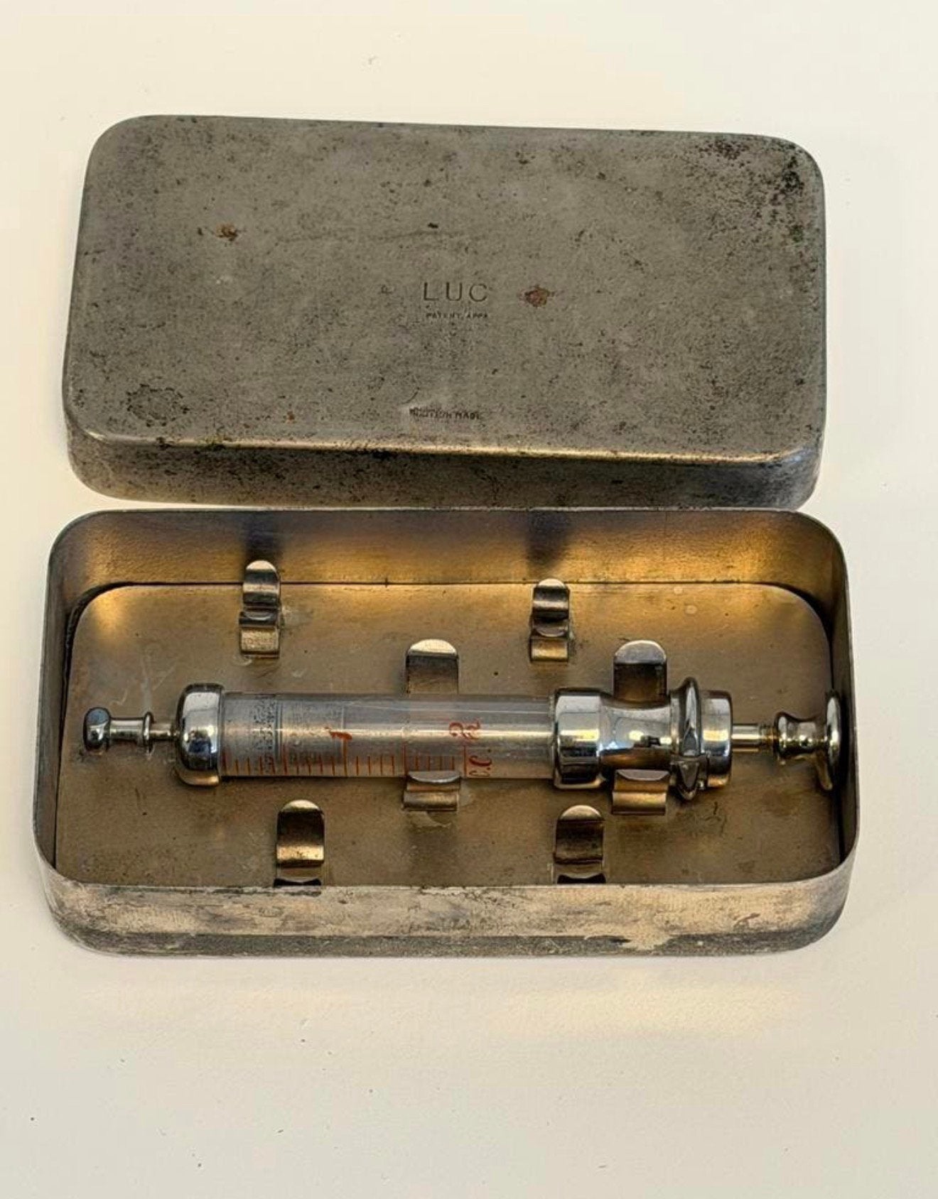 Seringue médicale en verre antique en étain 1940 LUC, Enlèvement ou Envoi