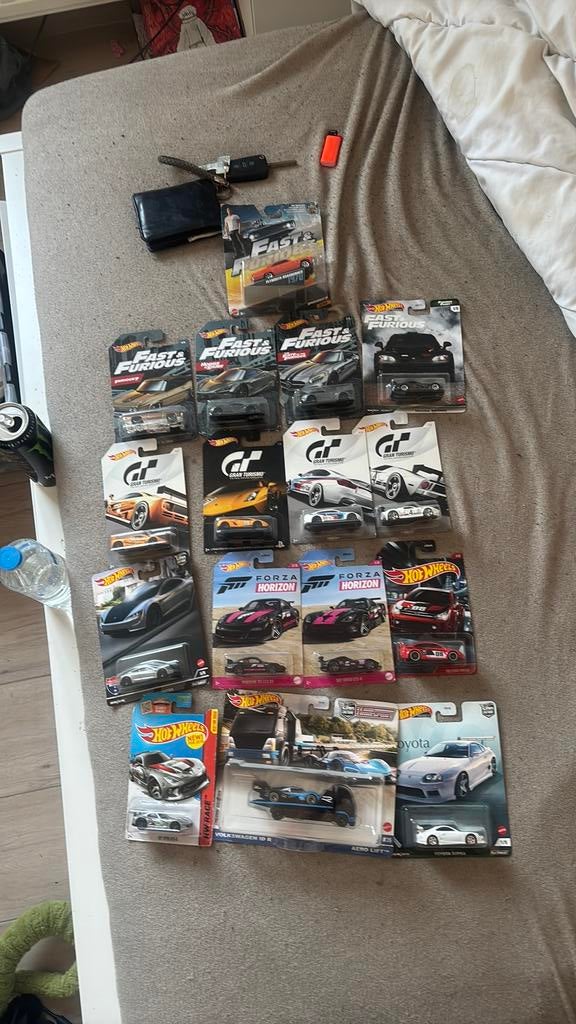 Verschillende Hotwheels, Ophalen, Zo goed als nieuw