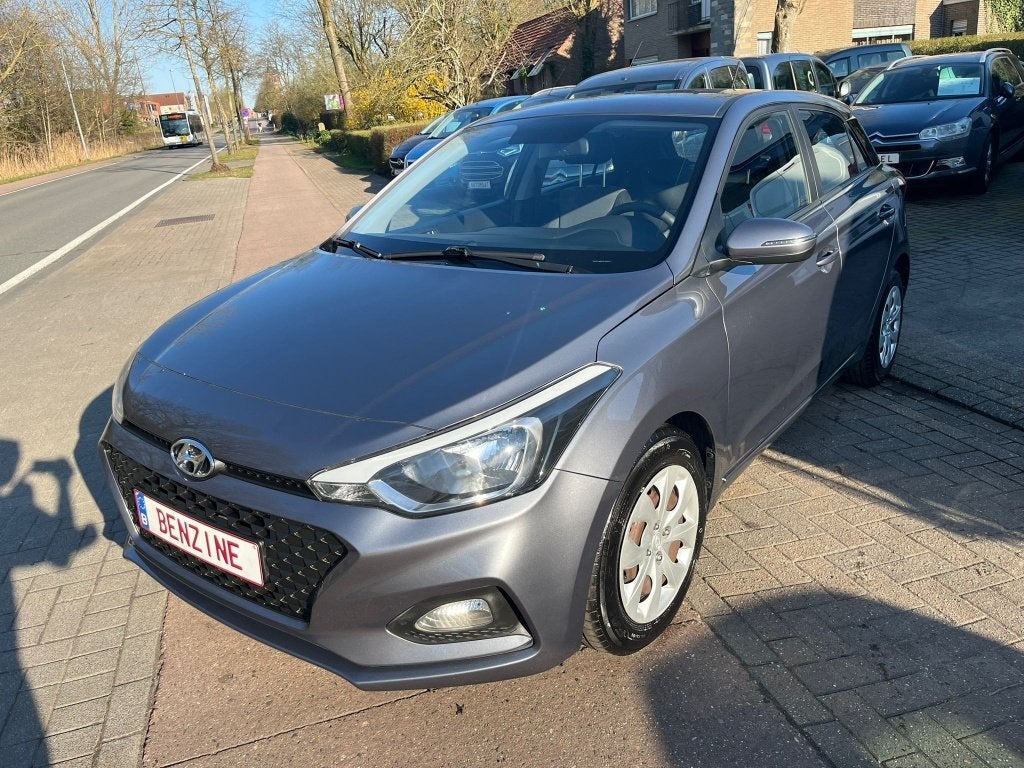 Hyundai i20 1.2i / 150.518 km / benzine, Autos, Entreprise, Noir, 5 portes, 130 g/km