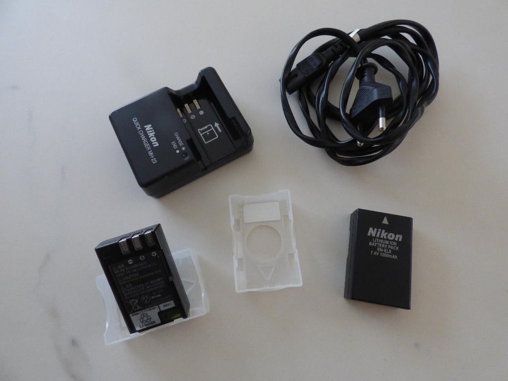 batterijen en oplader Nikon, Ophalen of Verzenden, Zo goed als nieuw, Accessoires