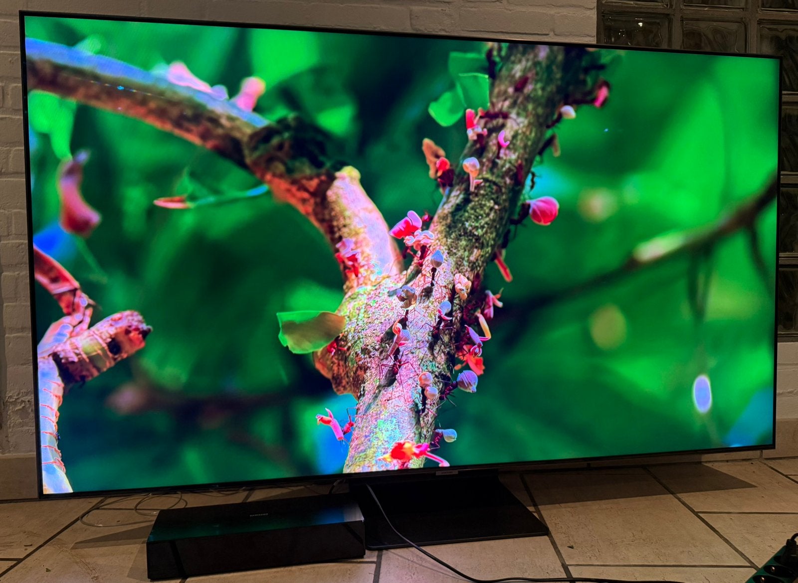 Samsung Qled 4K Ultra UHD 165 cm 120 Hz Modèle de luxe cher, TV, Hi-fi & Vidéo, Télévisions, QLED, 120 Hz, Comme neuf, Enlèvement