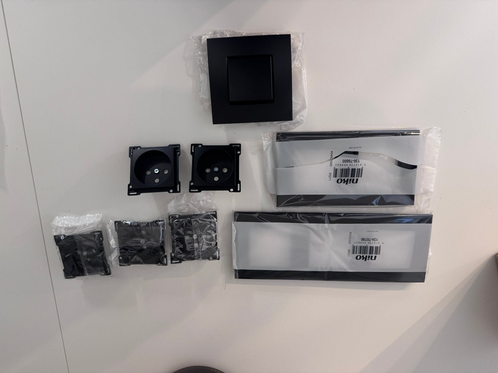 Lot de Caches niko black matt (new), Bricolage & Construction, Enlèvement ou Envoi, Comme neuf