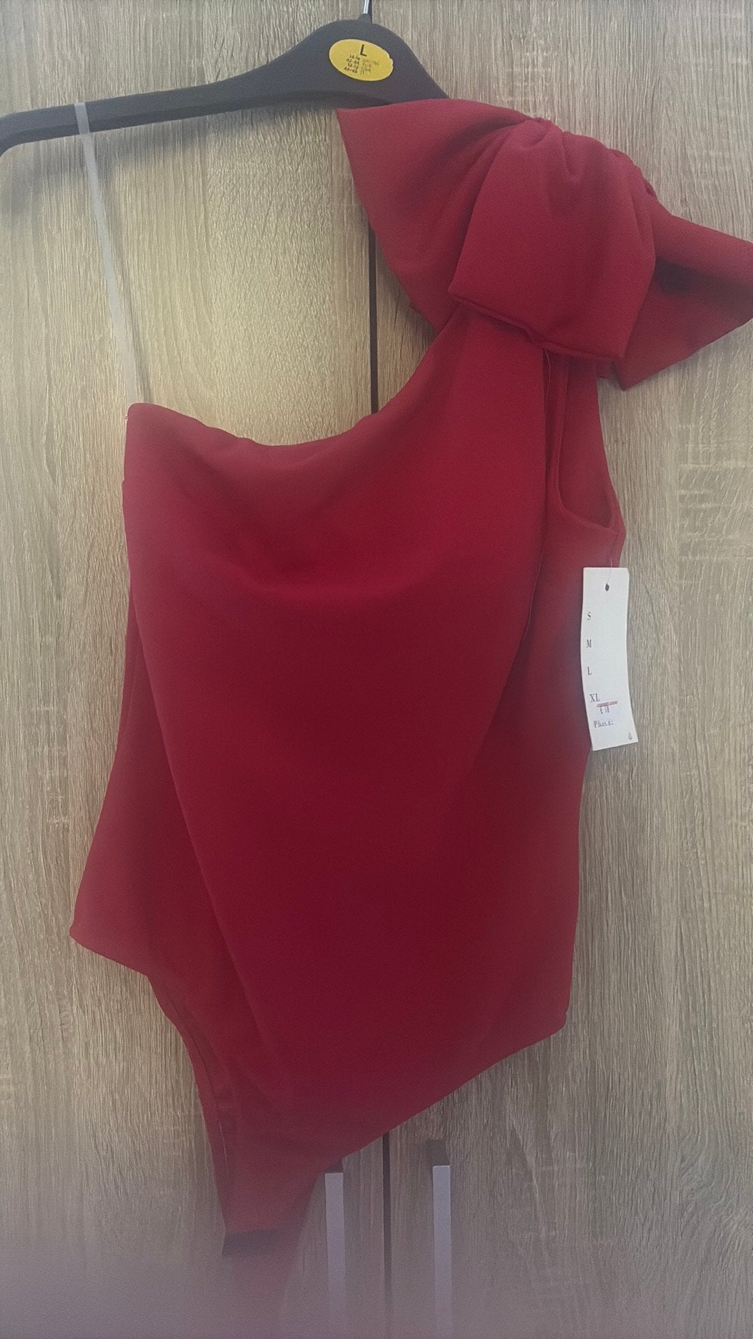 Tres bon blouse rouge taille uniqe, Kleding | Dames, Ophalen of Verzenden, Nieuw