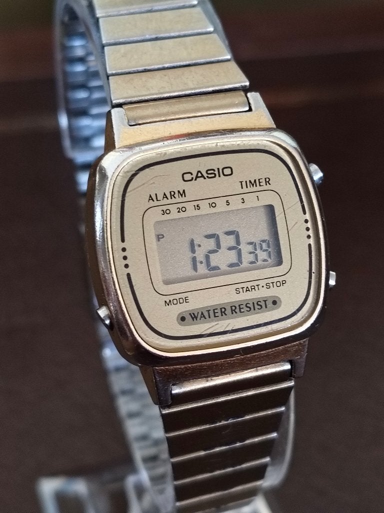 Chrono Casio LA670w pour femmes, Bijoux, Sacs & Beauté, Montre-bracelet, Autres marques, Enlèvement ou Envoi, Acier