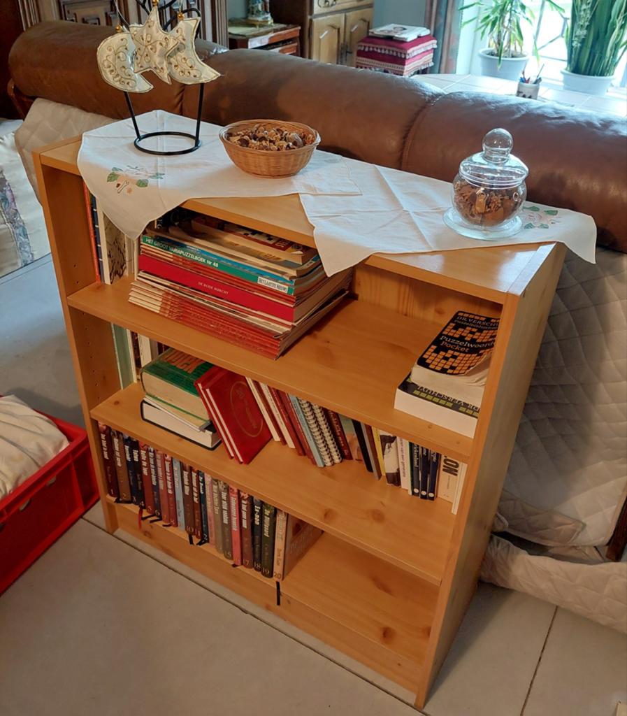 Kleine houten boekenkast, Ophalen, 50 tot 100 cm, Zo goed als nieuw, Minder dan 100 cm