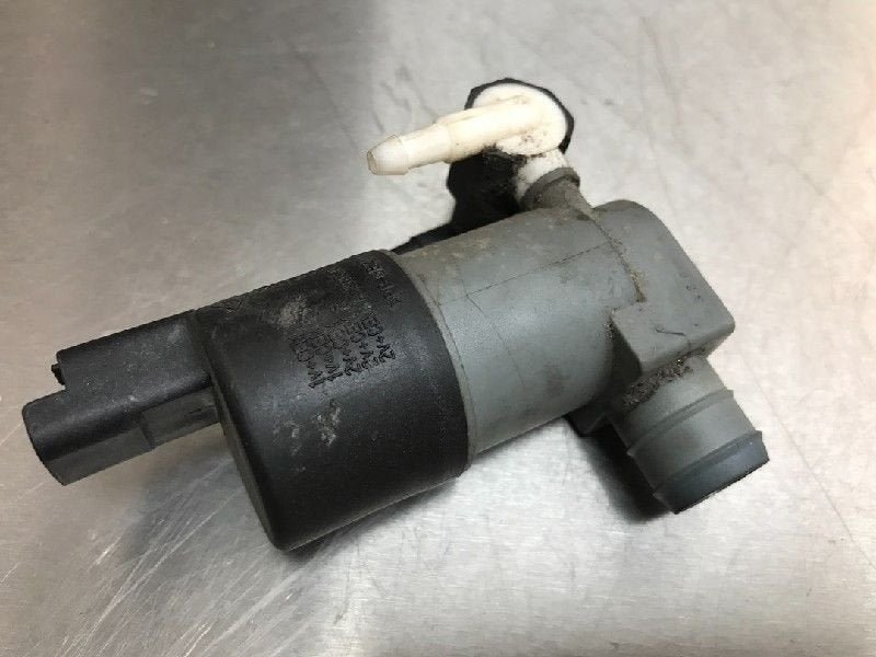 LAVE-GLACE POMPE AVANT Nissan Qashqai (J10), Dhr. M. Roggen, Stadsweg 37 37
9917 PV  WIRDUM GR., NL, Nissan, Utilisé