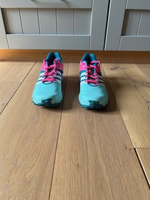 Adidas hockeyschoenen mint/roze/turquoise, Sport en Fitness, Hockey, Ophalen, Zo goed als nieuw, Schoenen