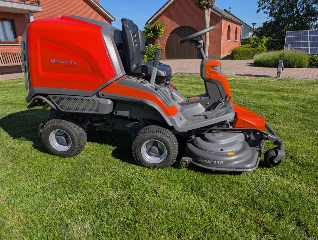 Tondeuse autoportée Husqvarna RC 318 T, Comme neuf, Enlèvement, 90 à 120 cm, Fonction de mulching