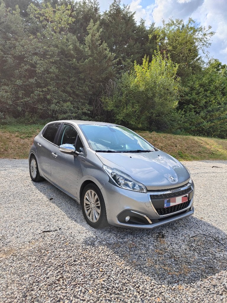 Peugeot 208 1.2 Signature 2019 | Dealer onderhouden |, Voorwielaandrijving, Dealer onderhouden, Stof, 1199 cc
