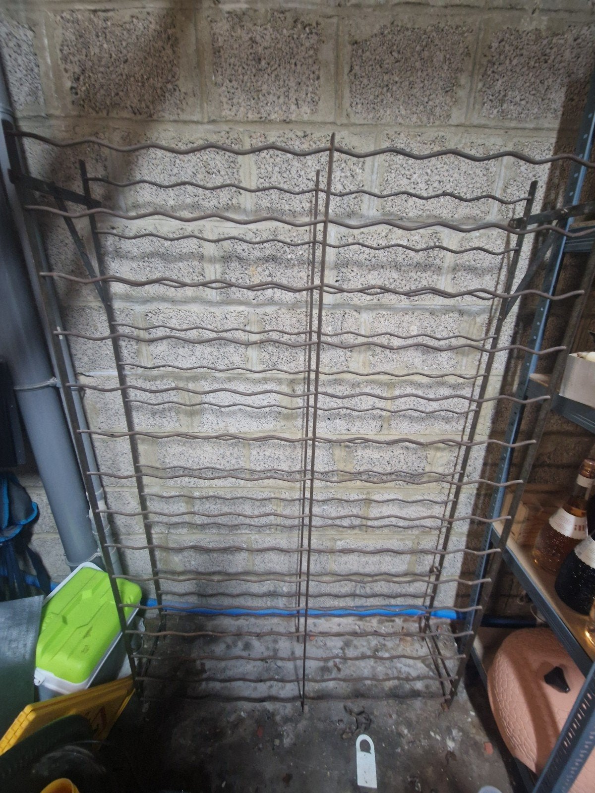 Grand rack pour 150 bouteilles en metal, Enlèvement