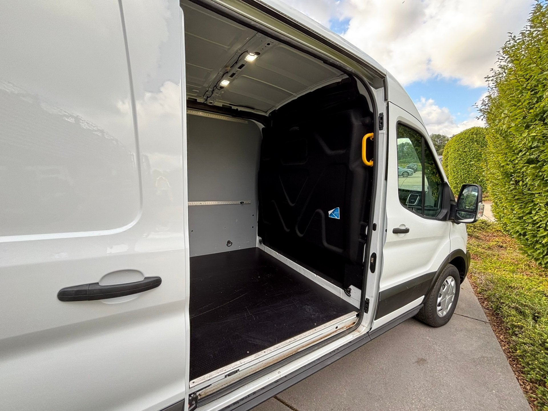 Ford Transit 330M L2H2 130PK (bj 2024), Stof, Overige kleuren, 2500 kg, 131 pk