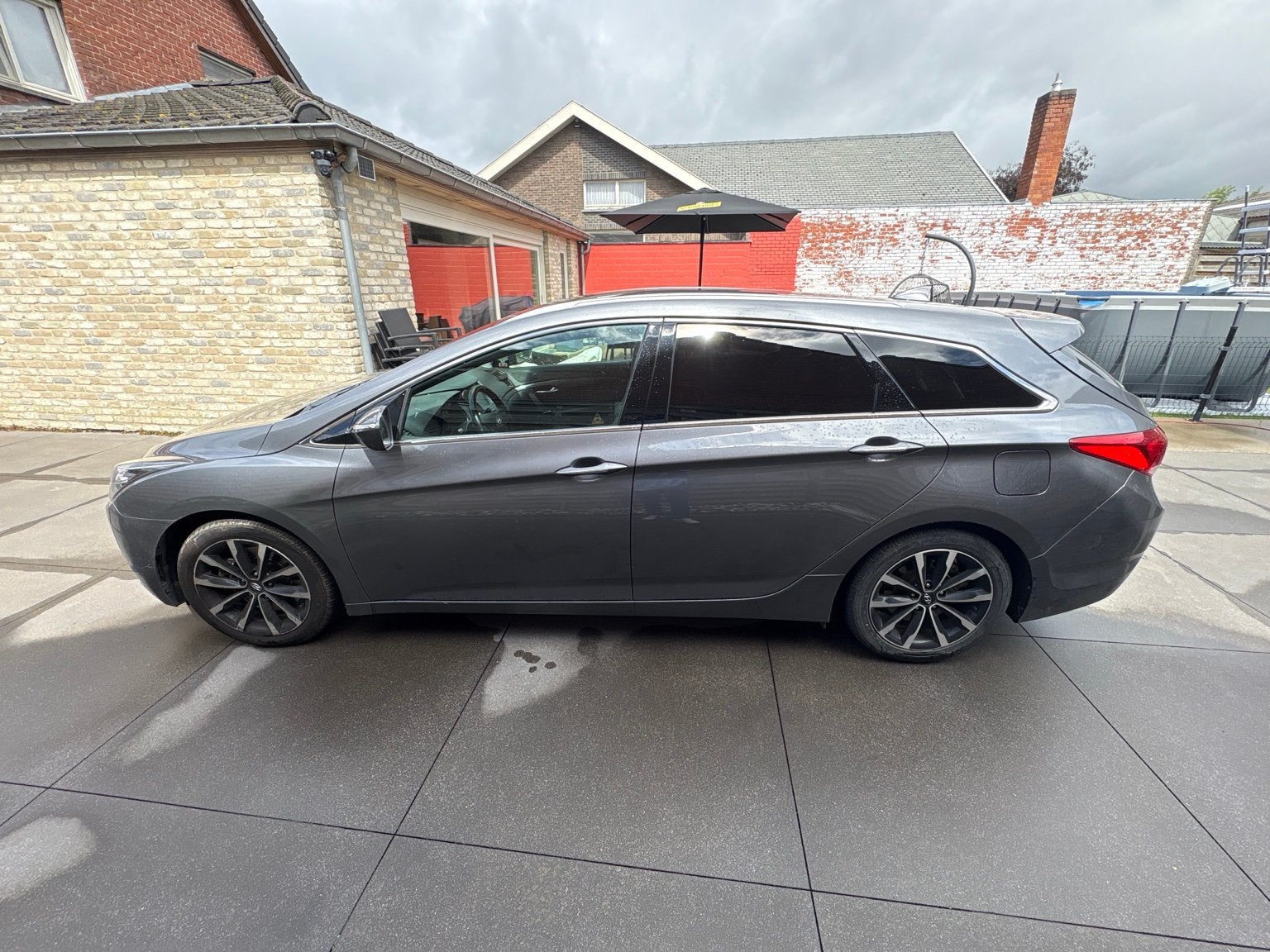 Hyundai i40 SW 1.7 CRDi Euro 6 - 122.000 km - BTW aftrekbaar, Auto's, Voorwielaandrijving, Leder, 5 deurs, Particulier
