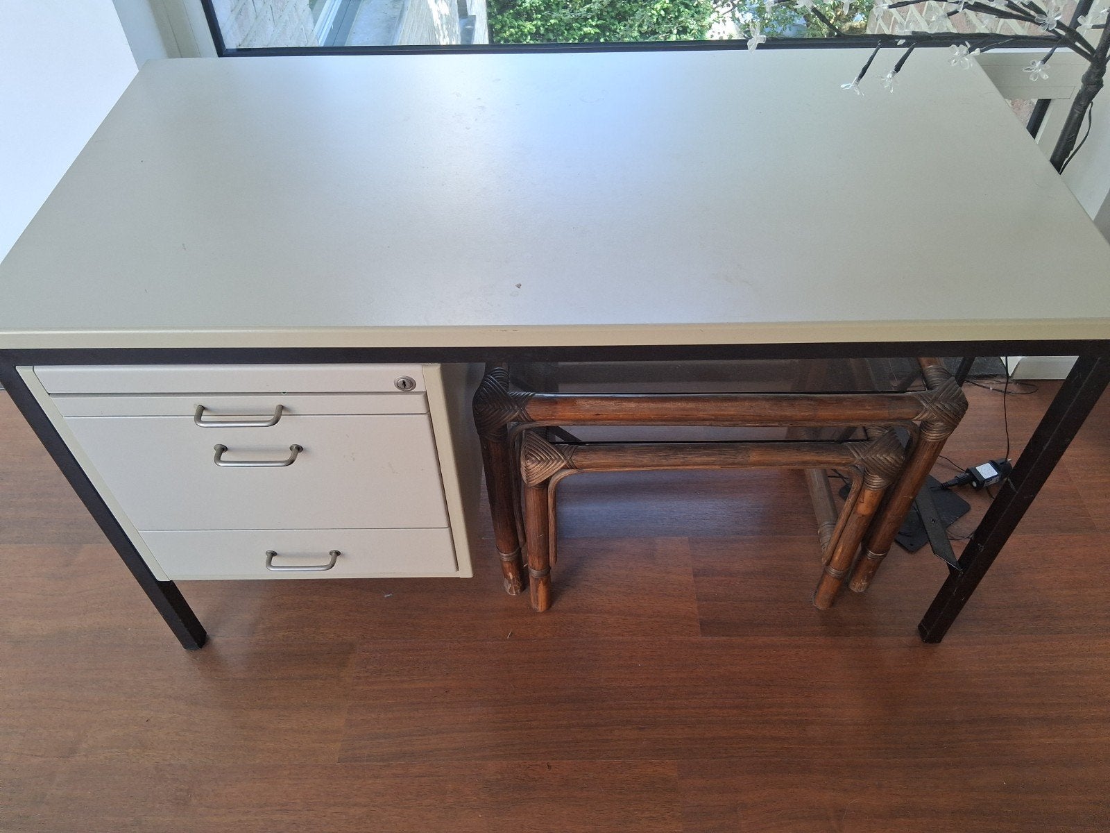 Superstevig dactylo bureau ideaal kinderbureau, Ophalen, Kinderbureau