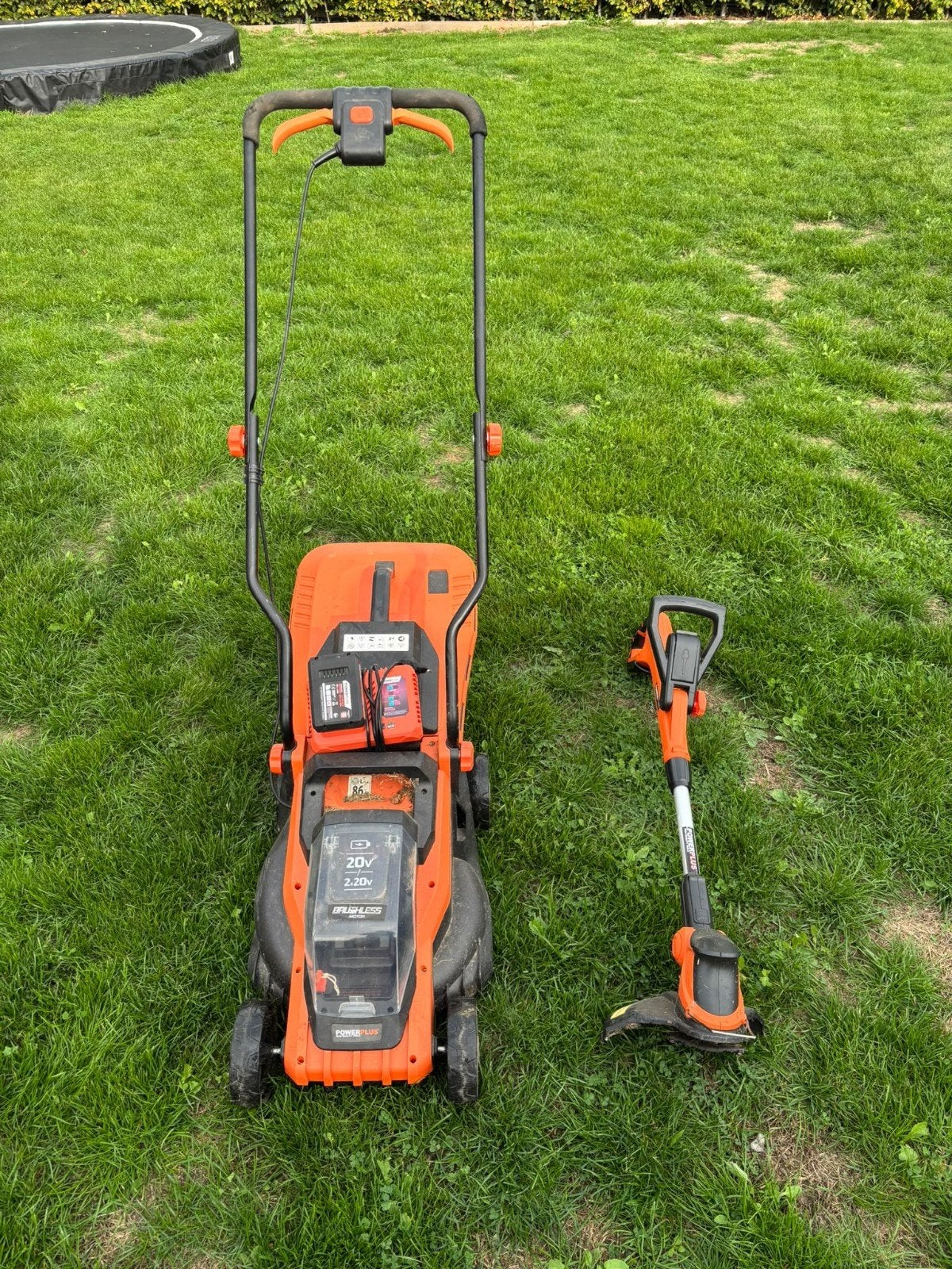 Grasmachine en trimmer Powerplus, Tuin en Terras, Ophalen, Gebruikt, Accu-grasmaaier, Opvangbak