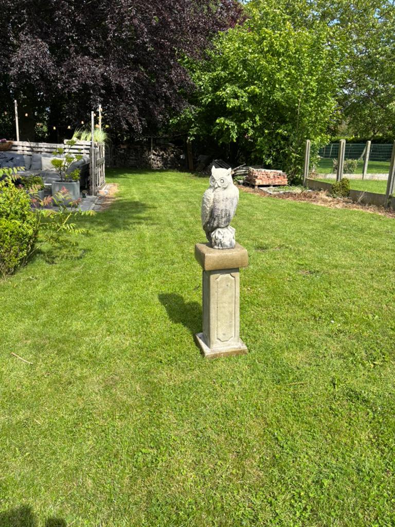 Mooie stenen uil tuinbeeld met sokkel, Tuin en Terras, Ophalen, Zo goed als nieuw
