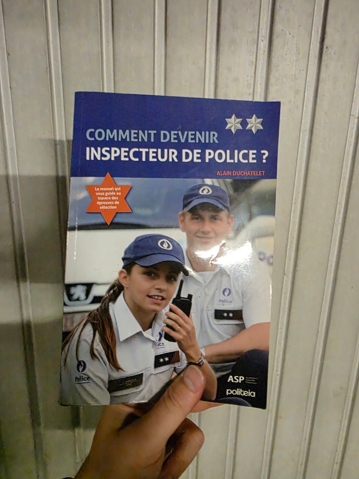 livre : comment devenir inspecteur de Police, Enlèvement