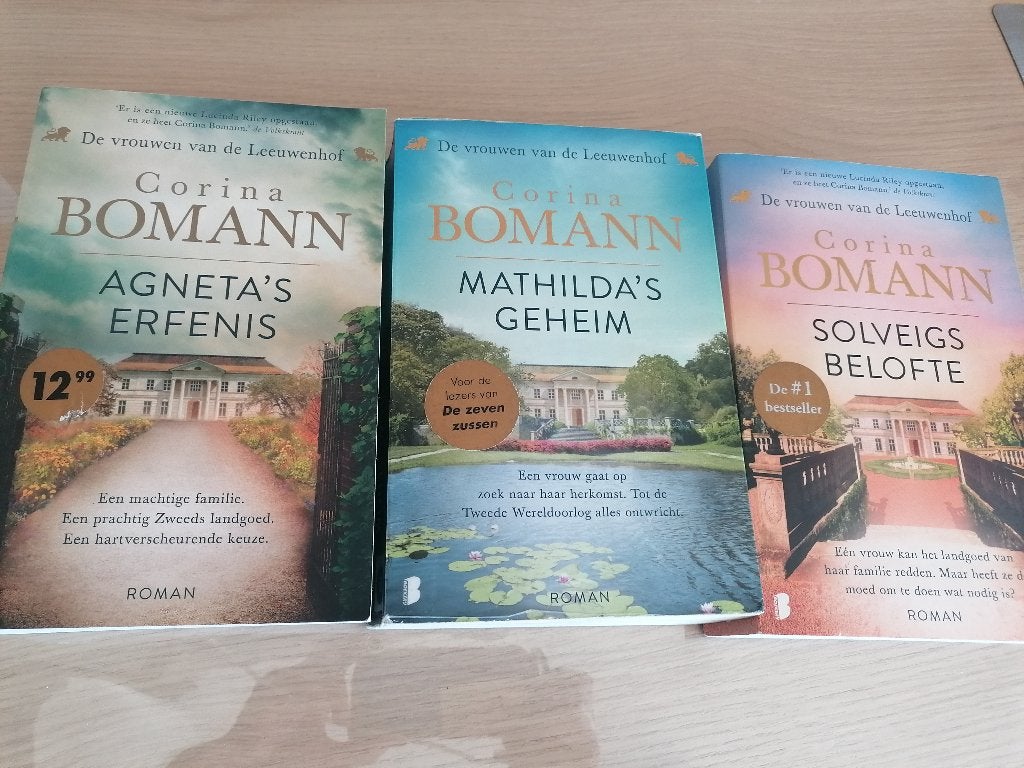 Corina Bomann Vrouwen v d Leeuwenhof, trilogie, Boeken, Ophalen, Zo goed als nieuw, Corina Bomann