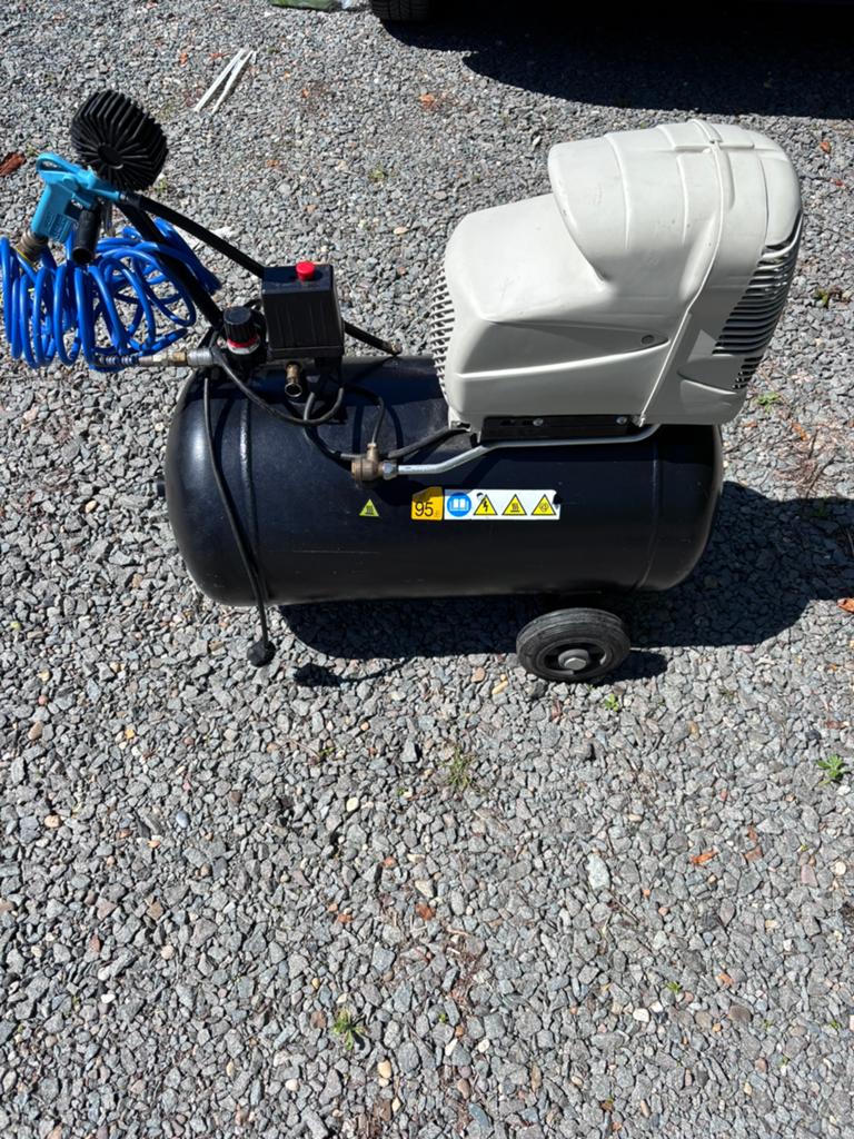 AEG 50 Liter Compressor, Doe-het-zelf en Bouw, Compressors, Zo goed als nieuw, 10 bar of meer, 25 tot 100 liter, Mobiel, Ophalen