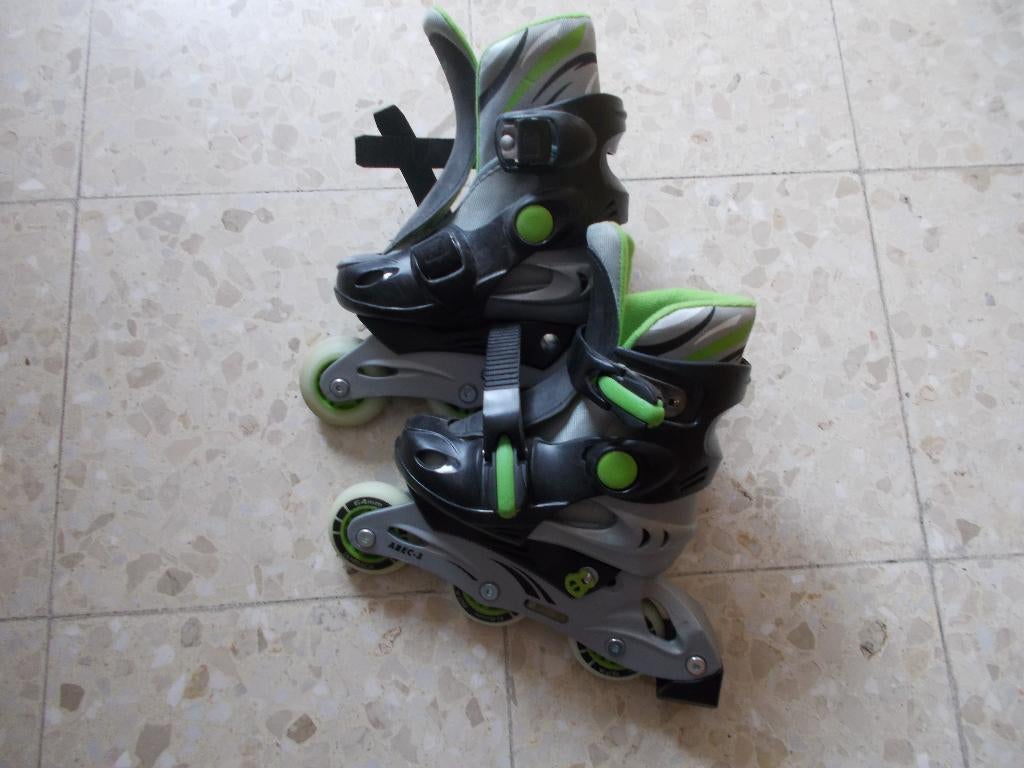 Paire de rollers pour enfant à 3 roues alignées avec LED., Sport en Fitness, Skeelers, Kinderen, Overige typen, Zo goed als nieuw