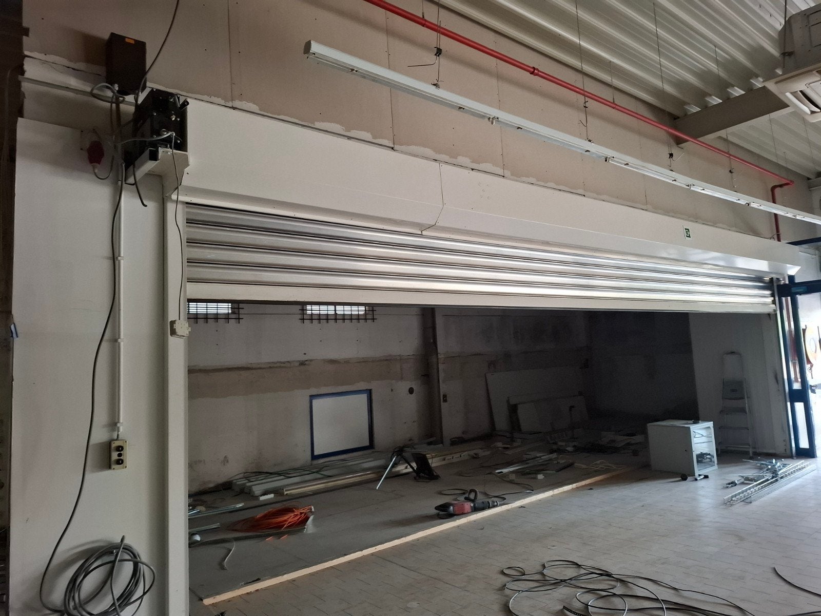 Grote elektrische bediende industriële poort, Ophalen