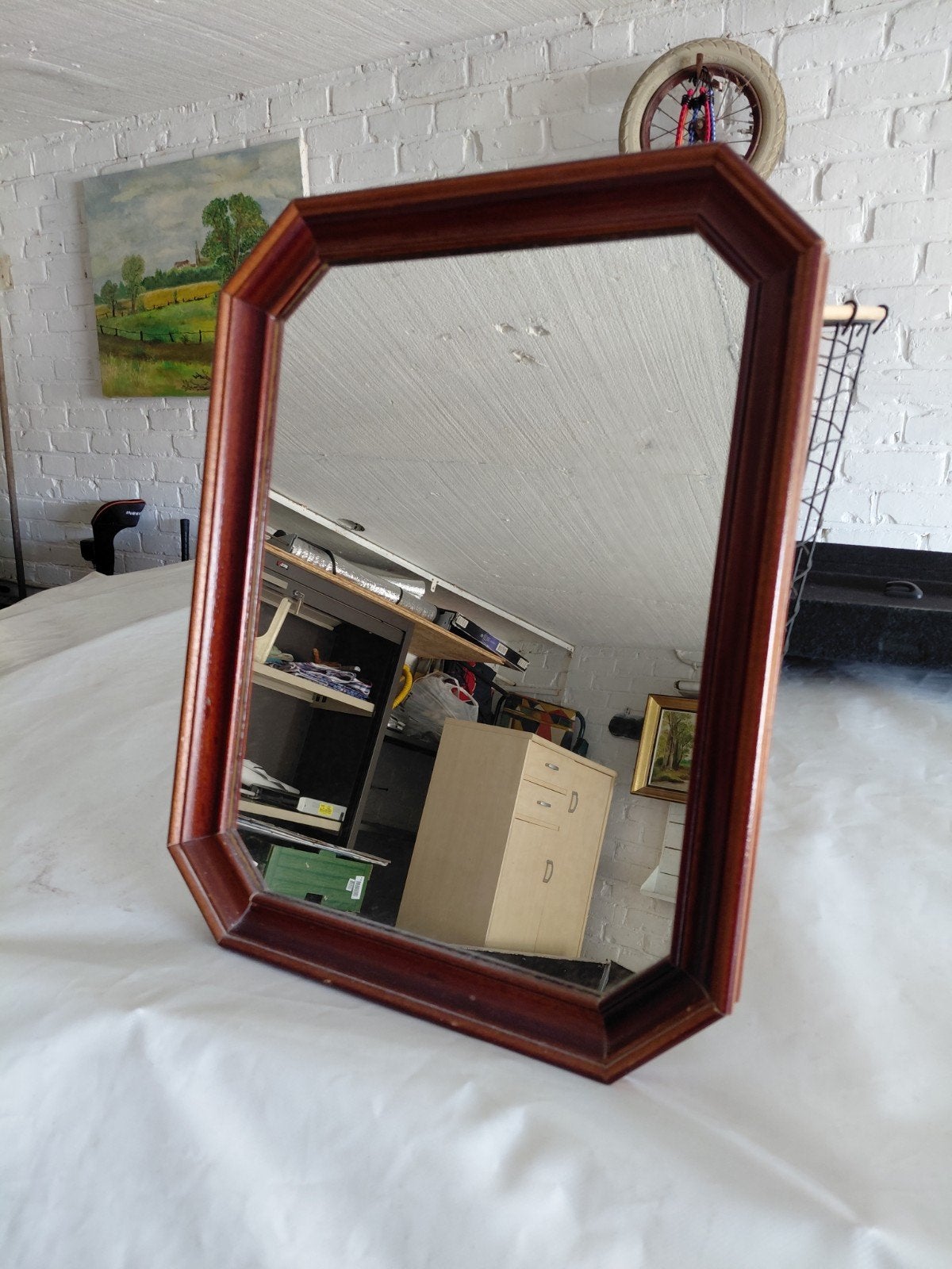 Spiegel met houten kader, Ophalen
