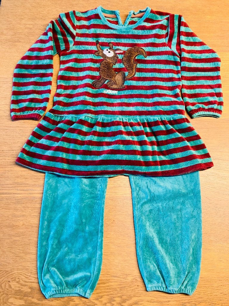 Pyjama "Woody" velours maat 116, Nacht- of Onderkleding, Gebruikt, Meisje, Ophalen of Verzenden