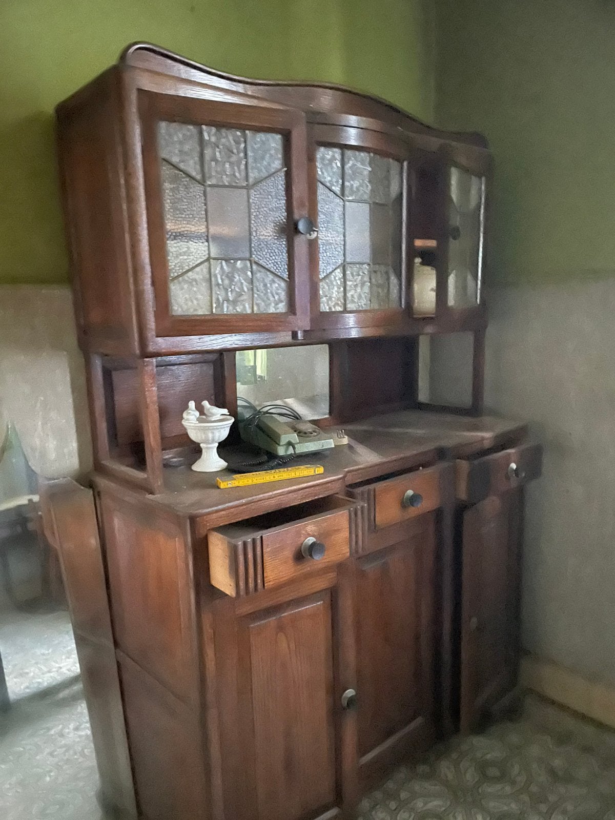 Antieke kast met glas, Ophalen, Zo goed als nieuw, Glas