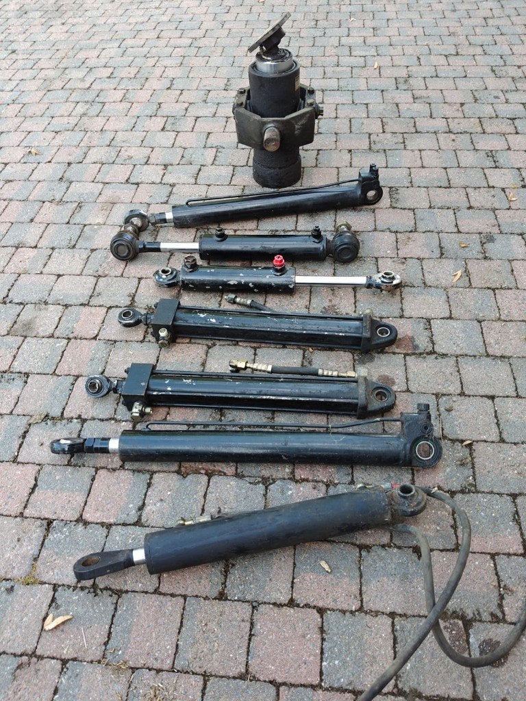 Diverse hydraulische cilinders, Ophalen, Zo goed als nieuw