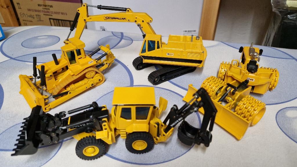 Lot bulldozers tracteurs Joal chantier 218 220 225 230, Envoi, Utilisé, Grue, Tracteur ou Agricole, Autres marques