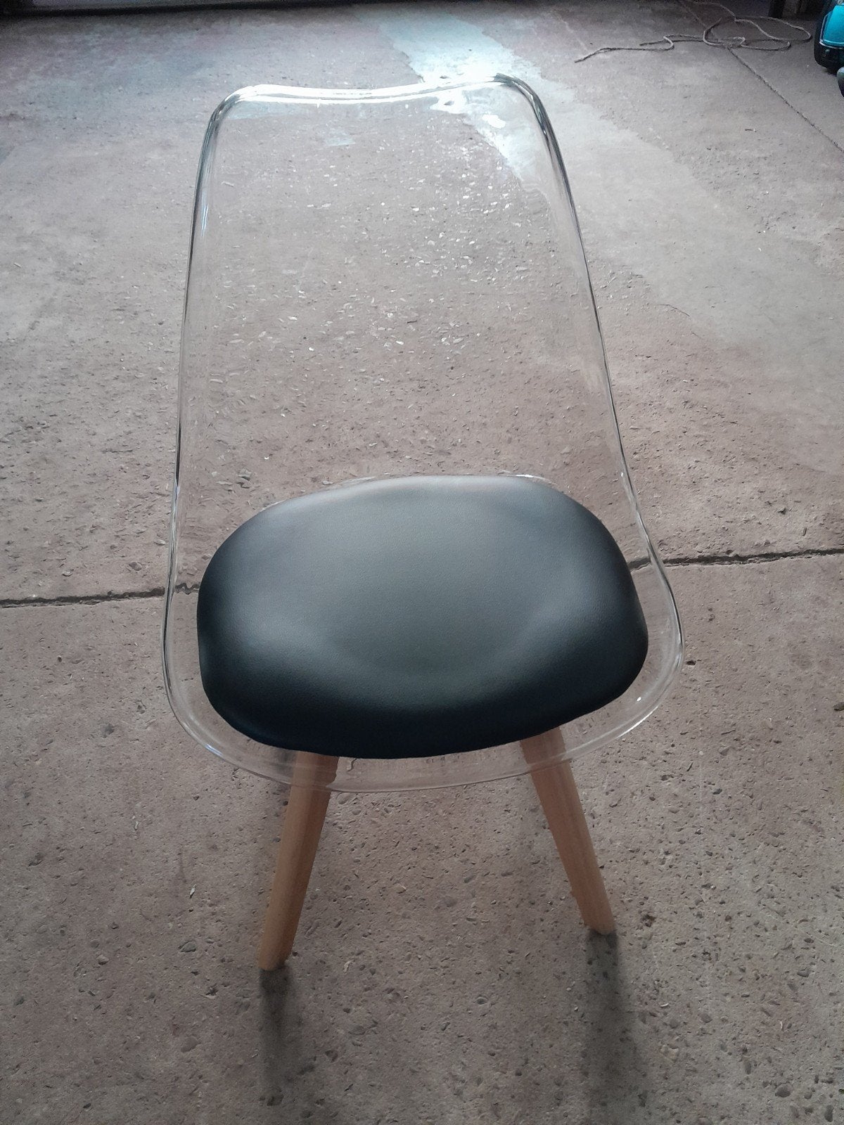 17 nieuwe stoelen  Erica style, Huis en Inrichting, Ophalen