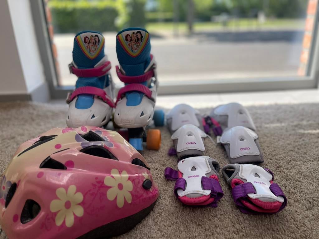 Mooie K3 rolschaatsen+ complete beschermingsset + roze helm, Kinderen, Ophalen of Verzenden, Verstelbaar, Gebruikt