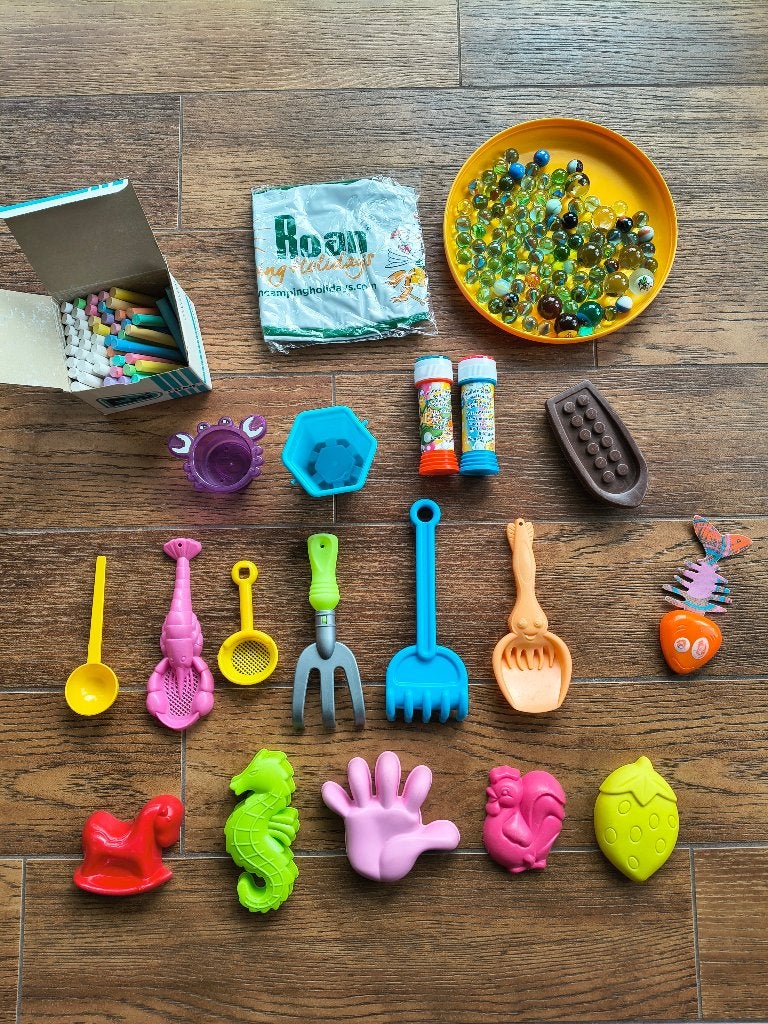 Pakket buitenspeelgoed: strandspeeltjes, krijt, knikkers,..., Kinderen en Baby's, Speelgoed | Buiten | Los speelgoed, Ophalen
