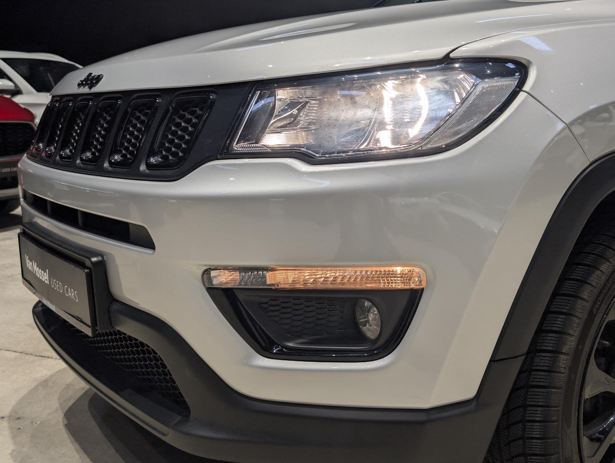 Jeep Compass Night Eagle 130, Argent ou Gris, 1750 kg, Entreprise, 5 places