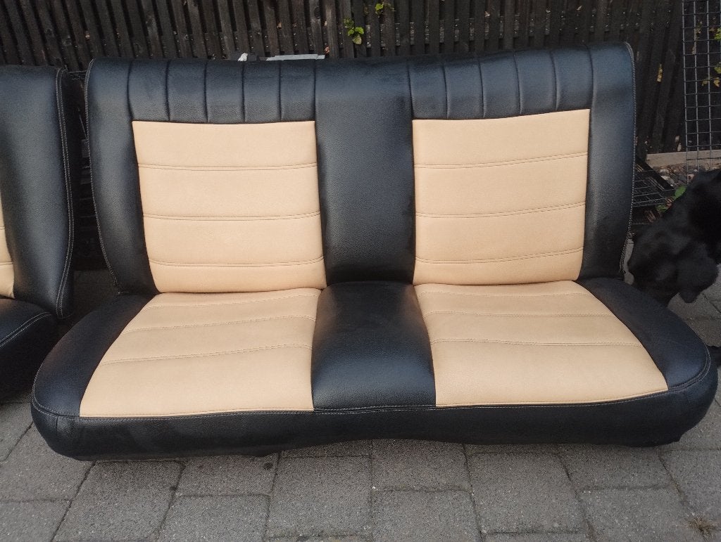 Bank stel Interieur oldtimer pickup USA Oldsmobile omega, foto 2