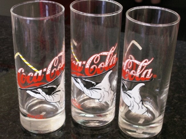 3 Coca Cola glazen met serverende hand Coca-Cola, Ophalen of Verzenden, Nieuw