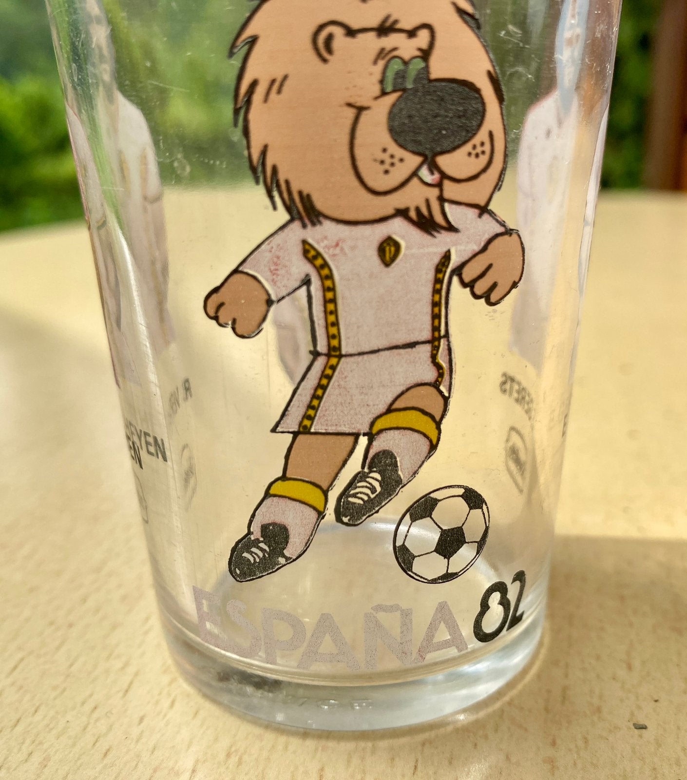 Ballon de football en verre España 1982 Red Devils, Envoi, Comme neuf