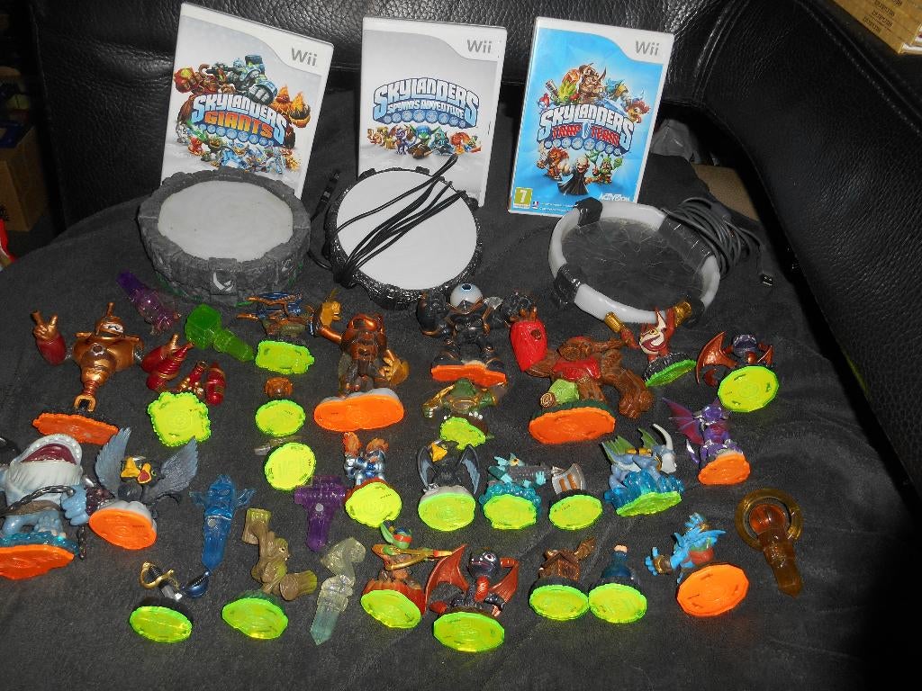 Lot Skylanders ( 3 jeux WII/ 32 figurines/3 Sky Swap), Enlèvement ou Envoi