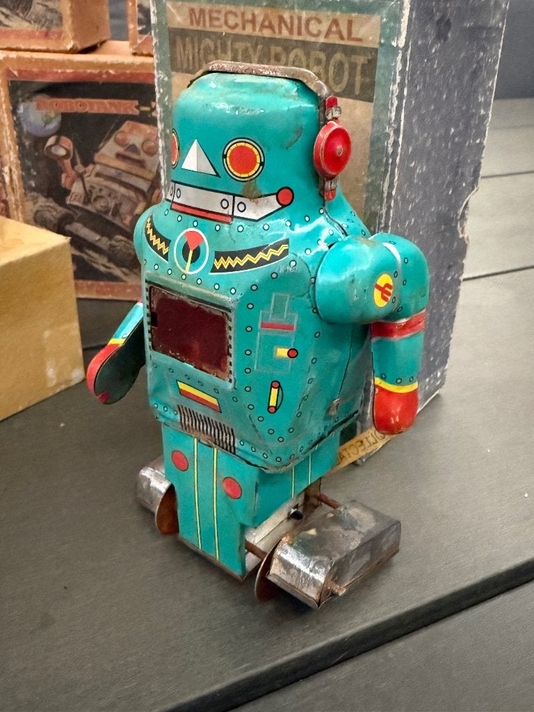 Jouet robot en tole, Enlèvement