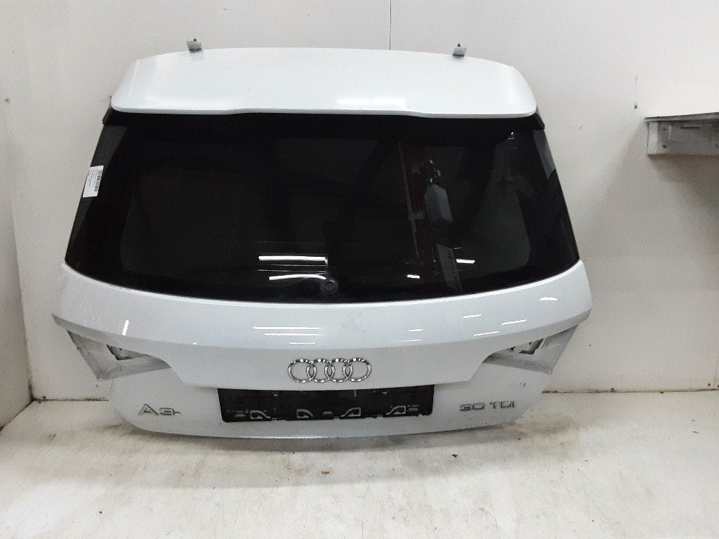 HAYON ARRIÈRE / MALLE Audi A3 Sportback (8VA / 8VF), Mevr. I. Hauben, Haillon arrière, Audi, Utilisé