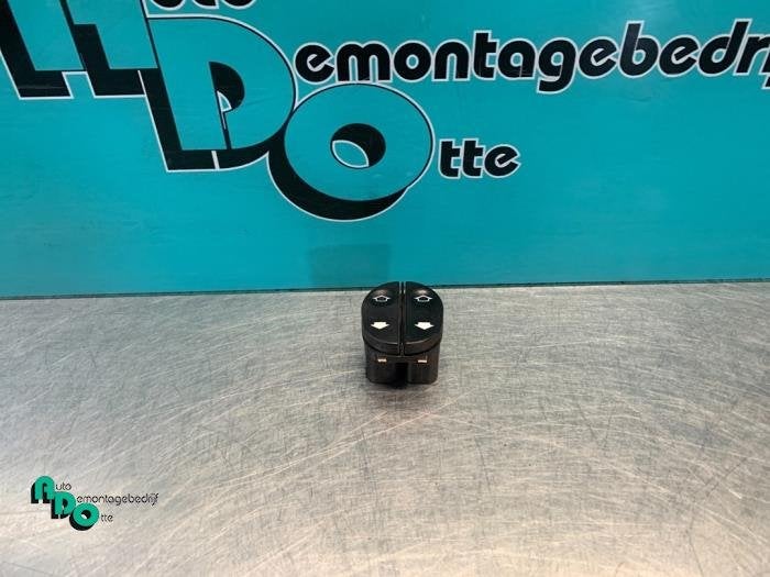 Commutateur vitre électrique d'un Ford Fiesta (Fiesta 02-), -, 3 mois de garantie, -, -