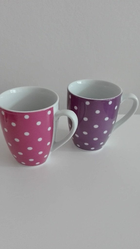 2 koffiekopjes met bolletjes, Ophalen of Verzenden, Zo goed als nieuw, Keramiek, Kop(pen) en/of Schotel(s)