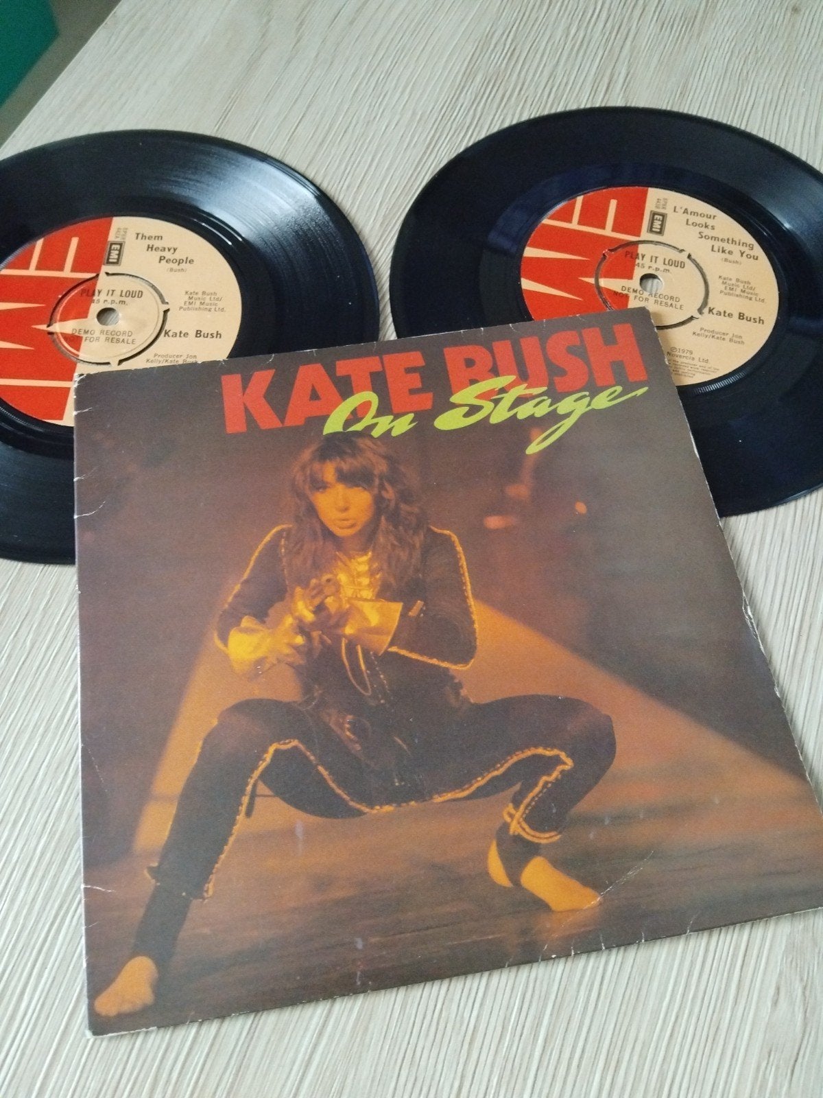 Kate Bush sur scène, Enlèvement ou Envoi