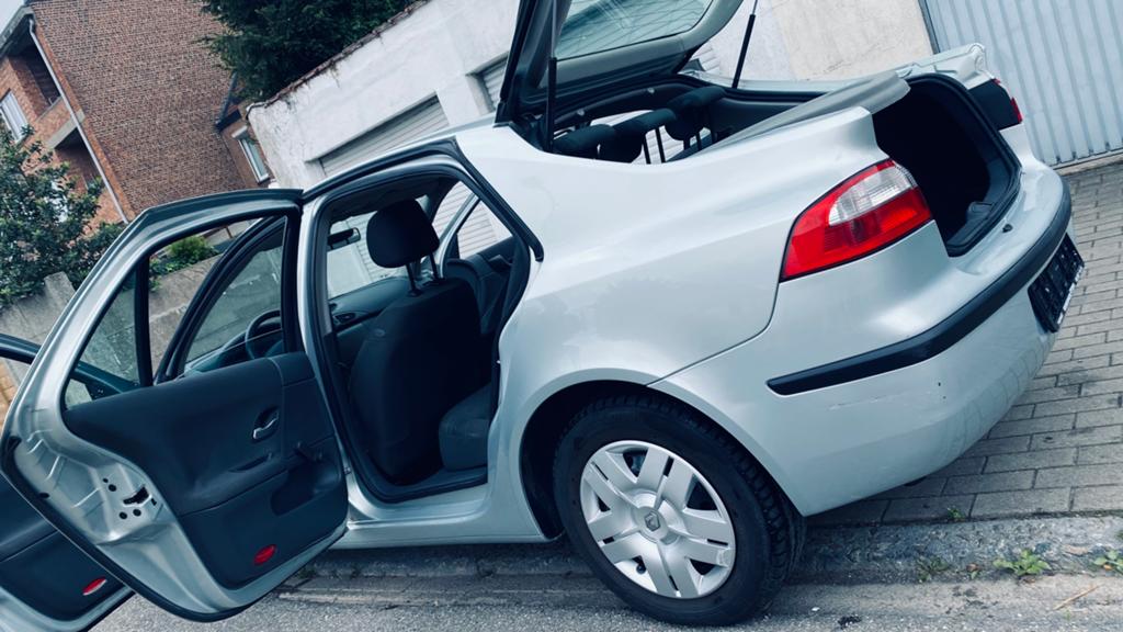Belle Renault lagauna1.6cc essence/airco/27.000km seulement, Autos, Laguna, 5 portes, Particulier, Euro 4